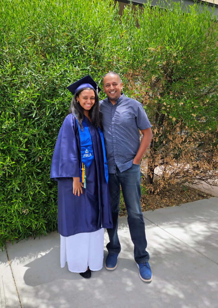 Graduate-with-family